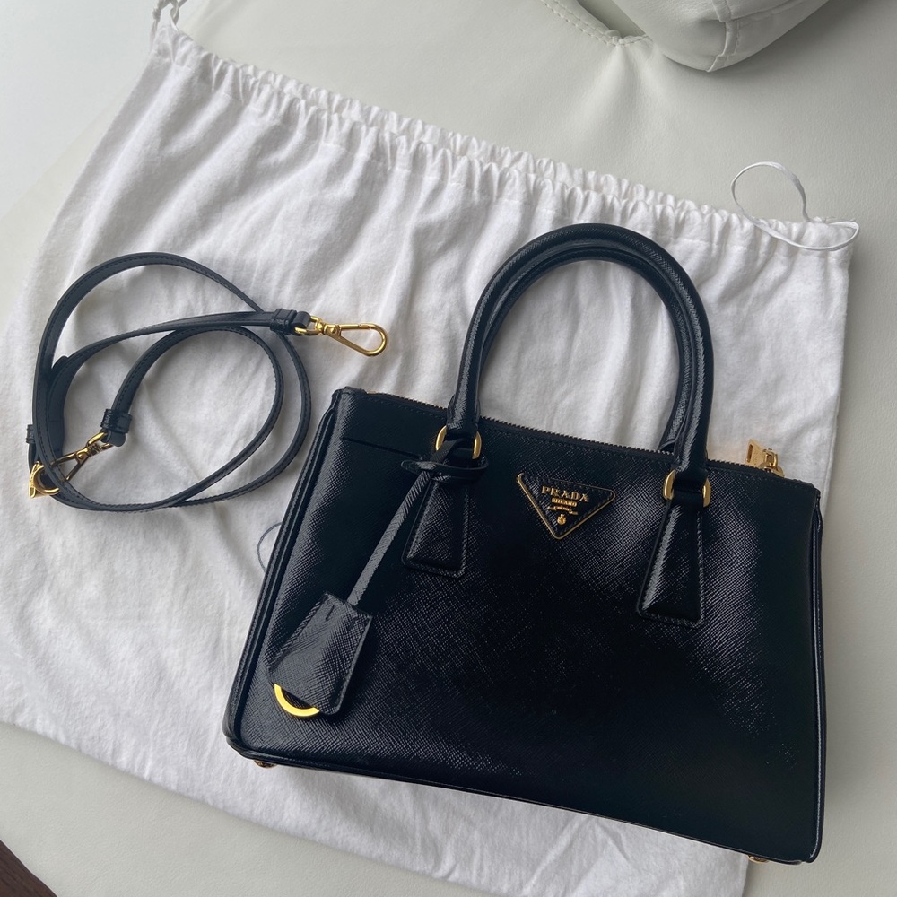 Prada saffiano galleria mini/small in black